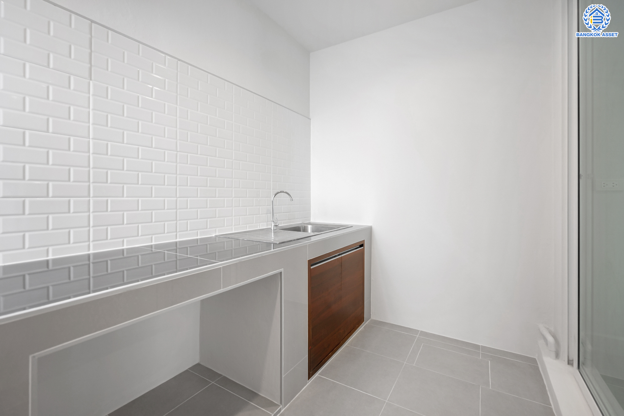 ทาวน์เฮ้าส์มือสองนนทบุรี ม.วิลเลตไลท์ ราชพฤกษ์-ปิ่นเกล้า เนื้อที่ 17.2 ตร.ว. ฟังก์ชัน 3 ห้องนอน 2 ห้องน้ำ จอดรถได้ 2 คัน  บนทำเลสะดวกสบาย เดินทางง่าย เข้า-ออกได้หลายเส้นทาง ทั้งทางราชพฤกษ์ กาญจนาภิเษก และนครอินทร์ เพียง 5 นาทีถึงจุดขึ้นทางด่วน "ศรีรัช"